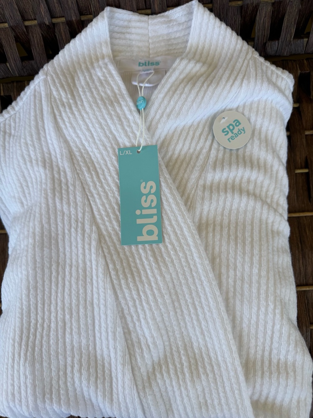 Bliss White Waffle Weave kimono-style Spa Robe with Tie Waist & Soap - Picture 10 of 12